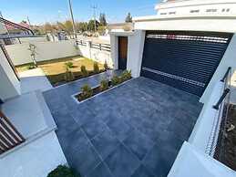 Room in Villa - Cheerful Brand New 4 Bedrooms Villa With Pool