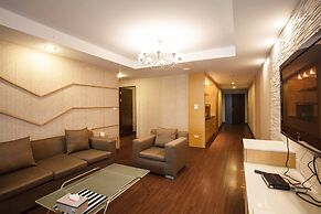 7D - 3 Bedroom Downtown Apartment With Shared Pool