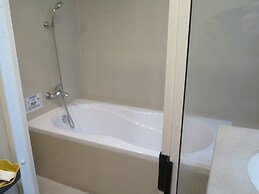 7D - 3 Bedroom Downtown Apartment With Shared Pool