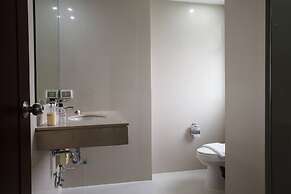7D - 3 Bedroom Downtown Apartment With Shared Pool