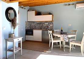 Beachfront Loft Apartment - Agios Gordios Corfu