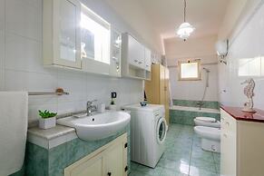 Air-conditioned Villa 300 Meters From Porto Cesareo Beach With Parking