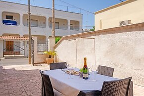 Air-conditioned Villa 300 Meters From Porto Cesareo Beach With Parking