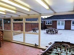 3-bed Semi-detached House, Wifi, Parking, Outdoor Space