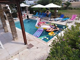 Huge ! Lovely! Private! Villa in The Heart Of Coral Bay! Car Not Essen