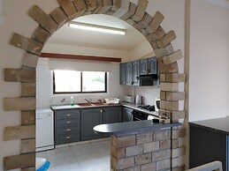 Huge ! Lovely! Private! Villa in The Heart Of Coral Bay! Car Not Essen