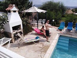 Huge ! Lovely! Private! Villa in The Heart Of Coral Bay! Car Not Essen