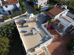 Huge ! Lovely! Private! Villa in The Heart Of Coral Bay! Car Not Essen