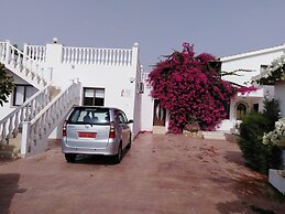 Huge ! Lovely! Private! Villa in The Heart Of Coral Bay! Car Not Essen