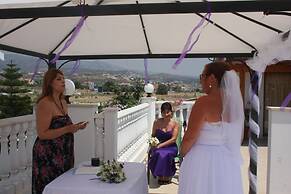 Huge ! Lovely! Private! Villa in The Heart Of Coral Bay! Car Not Essen