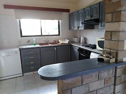 Huge ! Lovely! Private! Villa in The Heart Of Coral Bay! Car Not Essen