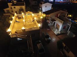 Huge ! Lovely! Private! Villa in The Heart Of Coral Bay! Car Not Essen