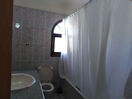 Huge ! Lovely! Private! Villa in The Heart Of Coral Bay! Car Not Essen