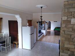 Huge ! Lovely! Private! Villa in The Heart Of Coral Bay! Car Not Essen