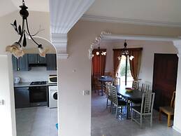 Huge ! Lovely! Private! Villa in The Heart Of Coral Bay! Car Not Essen