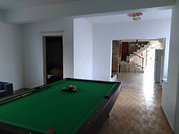 Huge ! Lovely! Private! Villa in The Heart Of Coral Bay! Car Not Essen