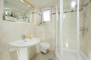 Room-cosy and Modern Family Apartment fo