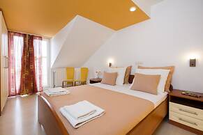 Room-cosy and Modern Family Apartment fo