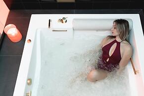 Room in B&B - Queen Suite With Whirlpool tub - B&B Kreart Suite & Room