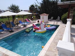 Lovely six Bedroom Villa in Coral Bay