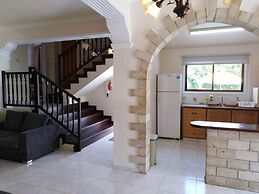 Lovely six Bedroom Villa in Coral Bay