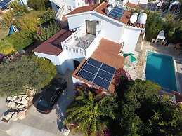 Lovely six Bedroom Villa in Coral Bay