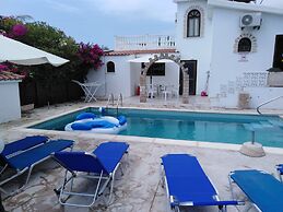 Lovely six Bedroom Villa in Coral Bay