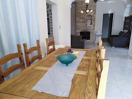 Lovely six Bedroom Villa in Coral Bay