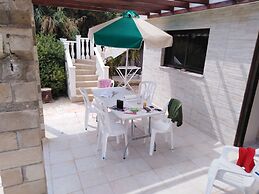 Lovely six Bedroom Villa in Coral Bay