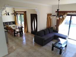 Lovely six Bedroom Villa in Coral Bay