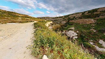 Gozo Bus Glamping - Stay on a 1974 Vintage Maltese bus in Xlendi