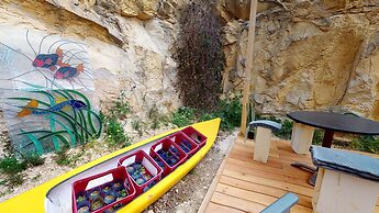 Gozo Bus Glamping - Stay on a 1974 Vintage Maltese bus in Xlendi