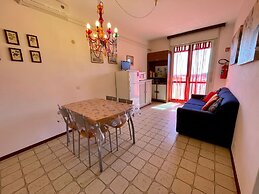 Flat by the sea With Sunny Terrace - Beahost