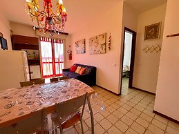 Flat by the sea With Sunny Terrace - Beahost