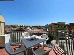 Flat by the sea With Sunny Terrace - Beahost