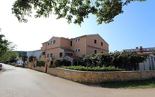 Villa Nikola One-bedroom Apartment With Terrace