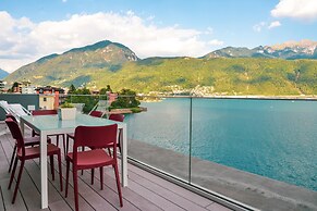 One & Only Lake View Penthouse No01