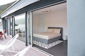 One & Only Lake View Penthouse No01