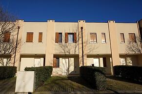 Modern Residence With Pool Quiet Location - Apartment With Private Gar