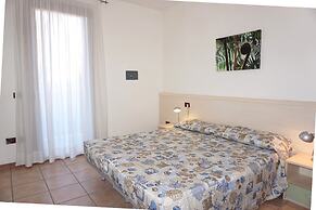 Modern Residence With Pool Quiet Location - Apartment With Private Gar