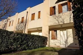 Modern Residence With Pool Quiet Location - Apartment With Private Gar