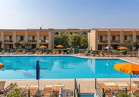 Modern Residence With Pool Quiet Location - Apartment With Private Gar