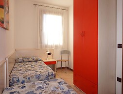 Modern Residence With Pool Quiet Location - Apartment With Private Gar