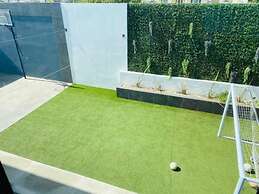 Beautiful, Comfortable House With Pool Jacuzzi With Warm Water