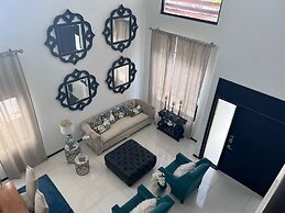 Beautiful, Comfortable House With Pool Jacuzzi With Warm Water