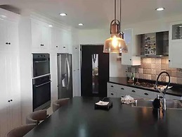 Beautiful, Comfortable House With Pool Jacuzzi With Warm Water