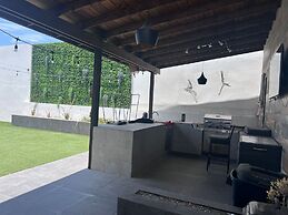 Beautiful, Comfortable House With Pool Jacuzzi With Warm Water