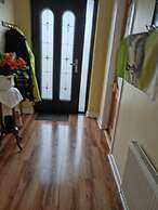 Room in Apartment - 1 Bedroom In A Homely Home With A Lovely Farm