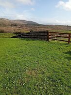 Room in Apartment - 1 Bedroom In A Homely Home With A Lovely Farm