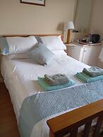 Room in Apartment - 1 Bedroom In A Homely Home With A Lovely Farm